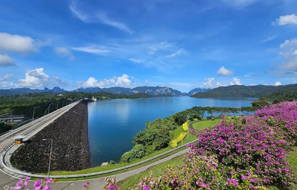 Nahm Khao Sok at Ratchaprapha Dam